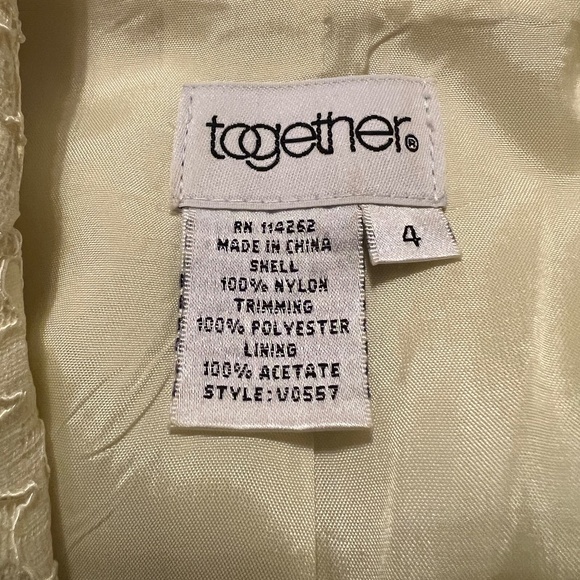 Romantic lace suit (skirt and jacket) - Picture 4 of 4